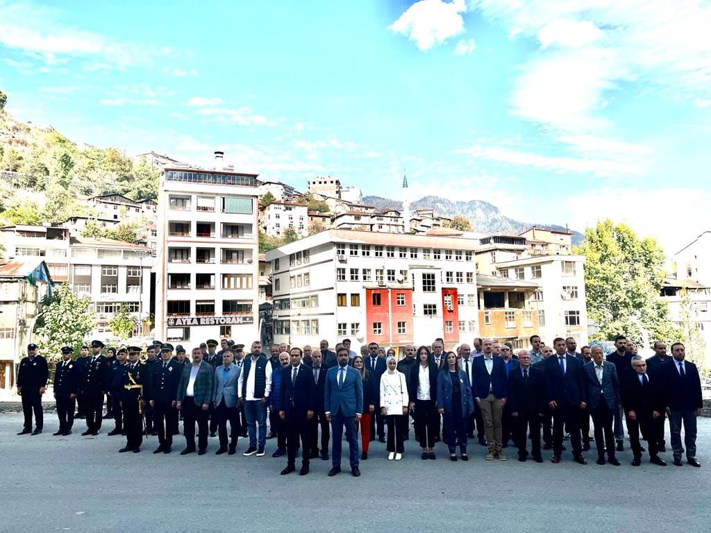 29 Ekim Cumhuriyet Bayramı Dolayısıyla Çelenk Sunma Töreni Düzenlendi